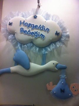 Bebek odası kapı süsü : Büyük bulut, leylek, kundakta bebek