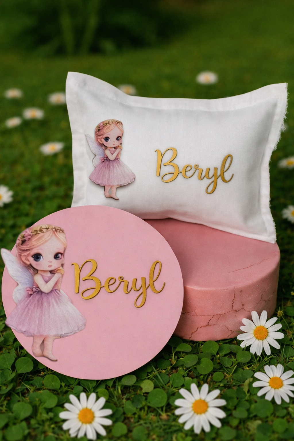 Çiçek taçlı peri kızı dekorlu Ahşap Kapı süsü & Yastık tak.