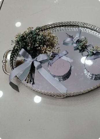 Süslü Metal OVAL yükselticili çiçekli yüzük tepsisi