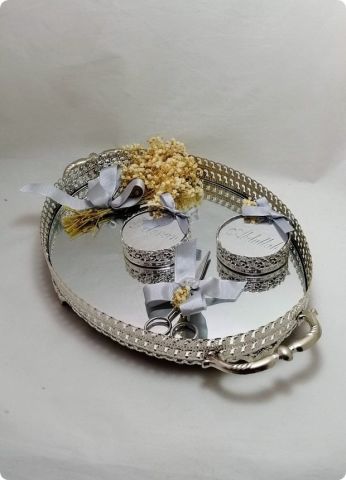 Süslü Metal OVAL yükselticili çiçekli yüzük tepsisi