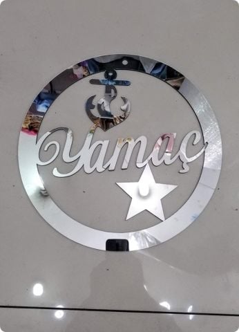 İsim Yazılı Yuvarlak Pleksi Ayna Kapı Süsü (30 Cm)