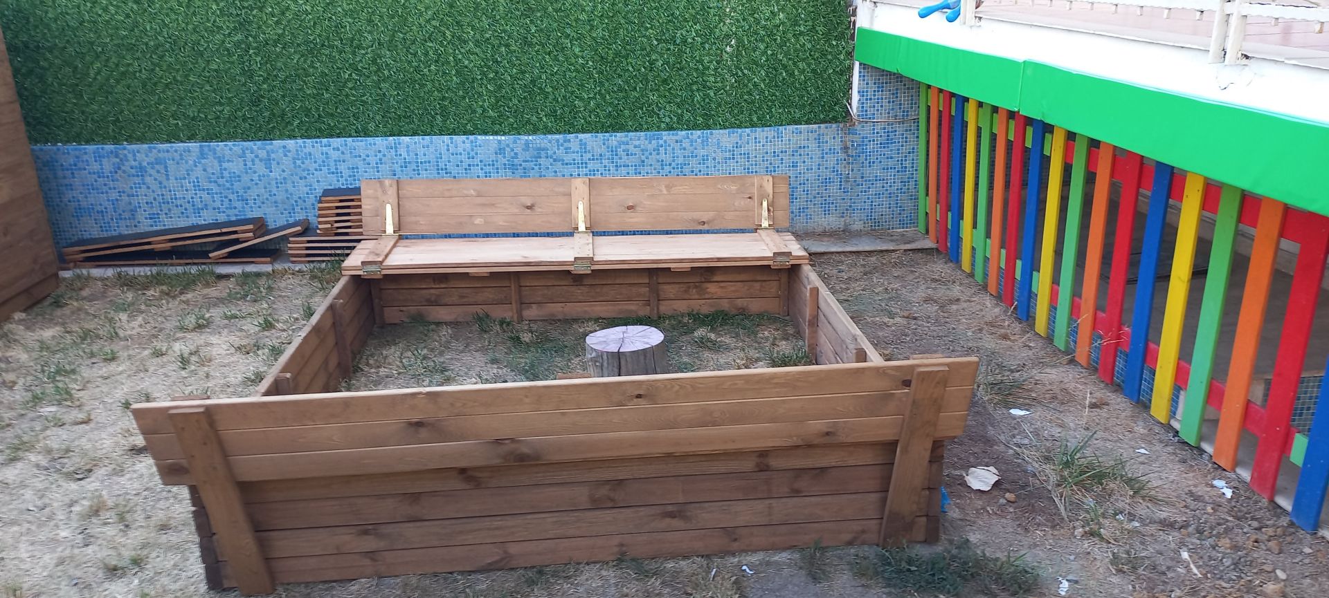 Kapaklı Banklı Kum Havuzu 200*200*40 cm