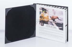 Kod: 253 Vidalı Düz Gofre Baskılı Menü Kabı (28x26 cm)