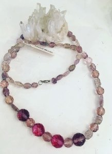 Pembe Kristal kolye