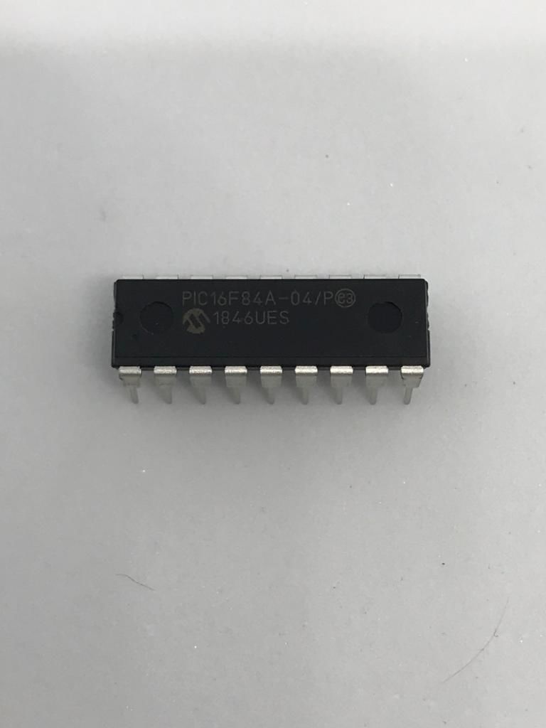 PIC16F84A-04/P DIP18 8-Bit 20MHz Mikrodenetleyici Entegre