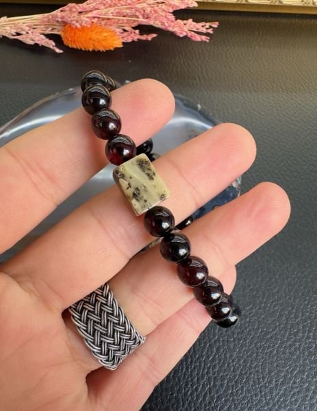 Küre Model Taşlı Damla Kehribar Bileklik