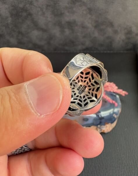 Zorbey Özel Seri Mistik Topaz Taşlı Gravür Bezeme Gümüş Erkek Yüzük