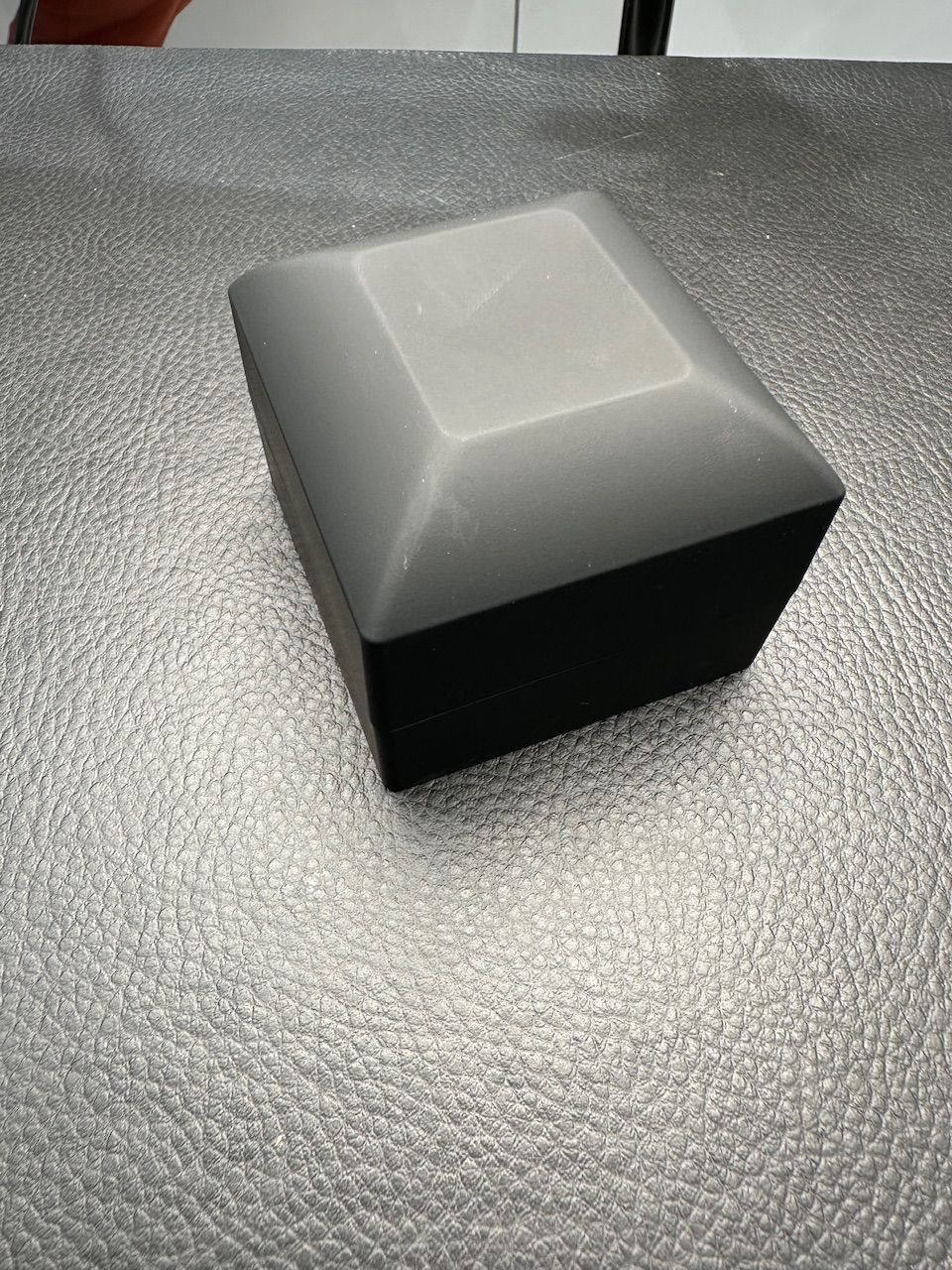 Siyah Renk Özel Tasarım Led Işıklı Yüzük Kutusu