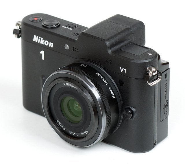 Nikon 1 V1 + 10 mm lens-black