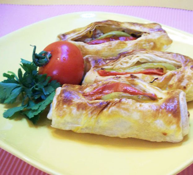 TAVUKLU MANTARLI BÖREK