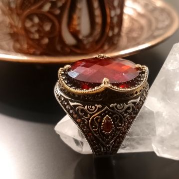 Kırmızı Taşlı Faset Kesim Kral Tacı Tasarım Erkek Gümüş Yüzük