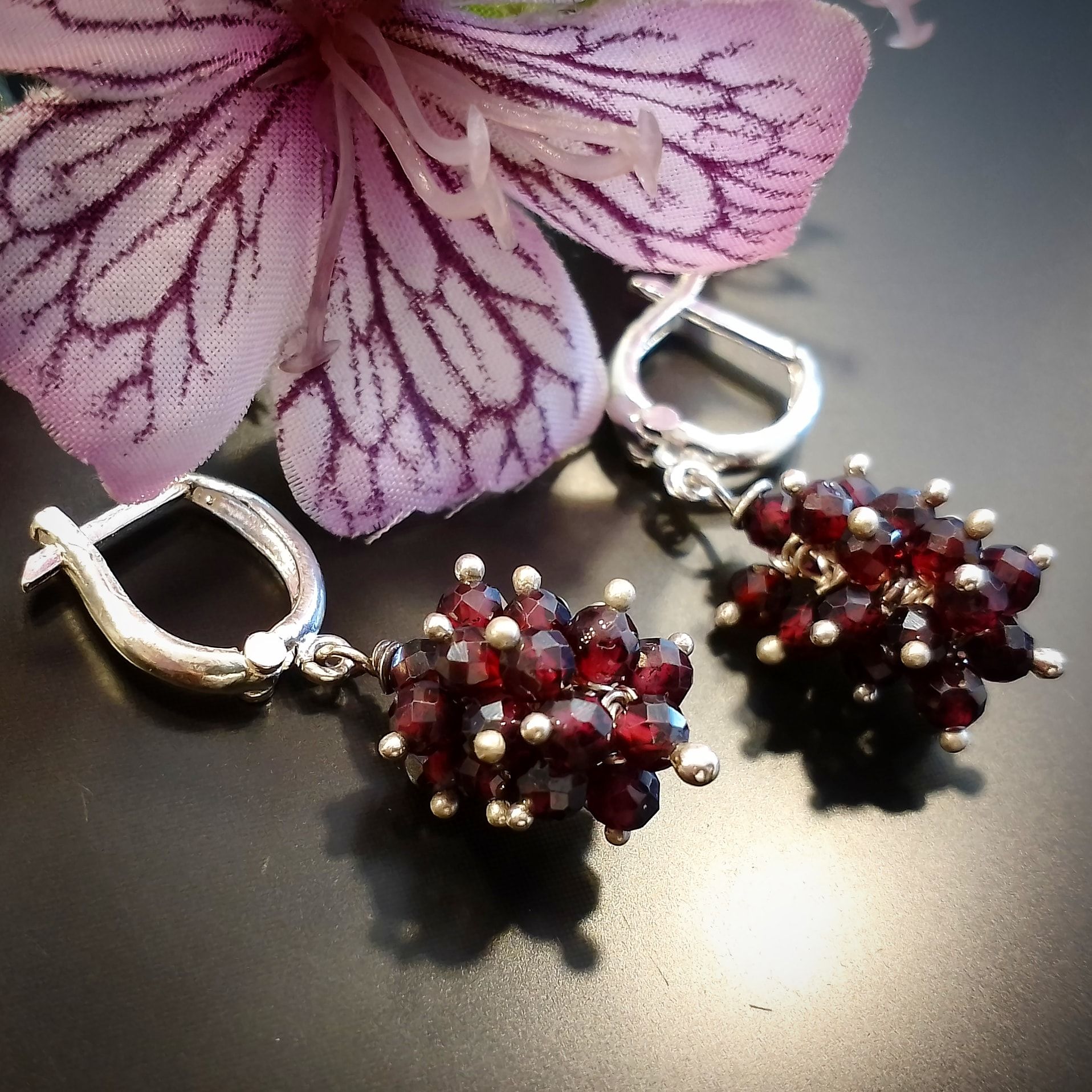 Lal (Garnet) Taşlı Salkım Gümüş Küpe