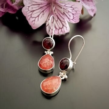 Güneş Taşı ve Lal (Garnet) Taşlı Tasarım Gümüş Küpe