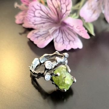 Zebercet (Peridot) Taşlı Tasarım Gümüş Yüzük