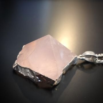 Pembe Kuvars Kristal Doğal Taş Kolye