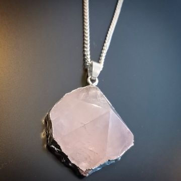 Pembe Kuvars Kristal Doğal Taş Kolye