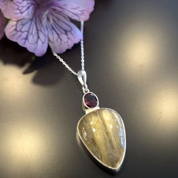 Gold Rutilli Kuvars ve Lal ( Garnet ) Taşı Gümüş Kolye