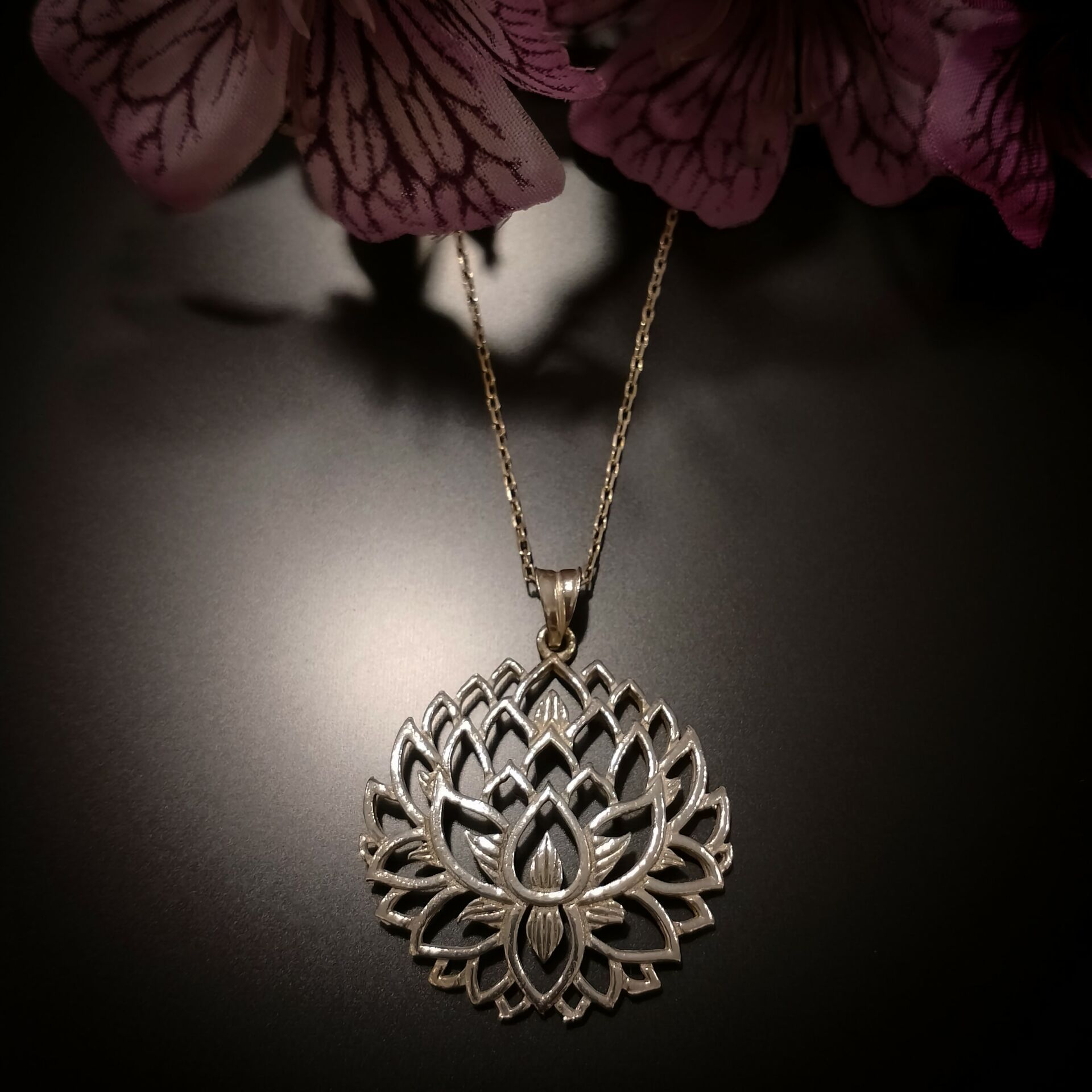 Lotus Çiçeği Gümüş Kolye