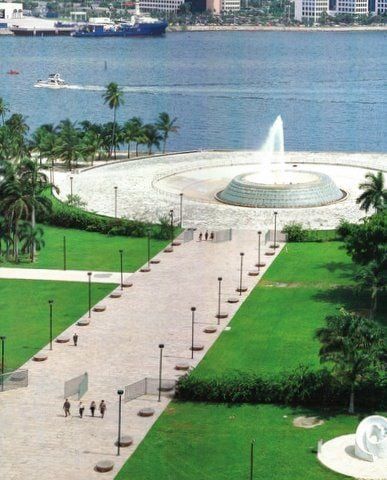 MODERN TROPICAL GARDEN DESIGN