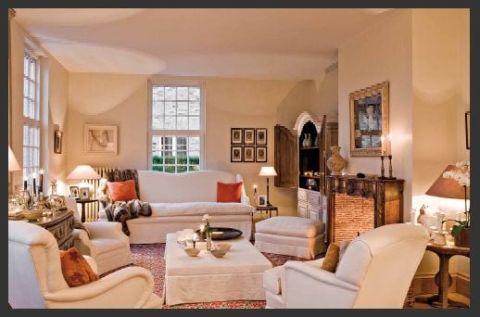 CONTEMPORARY LIVING WITH ANTIQUES