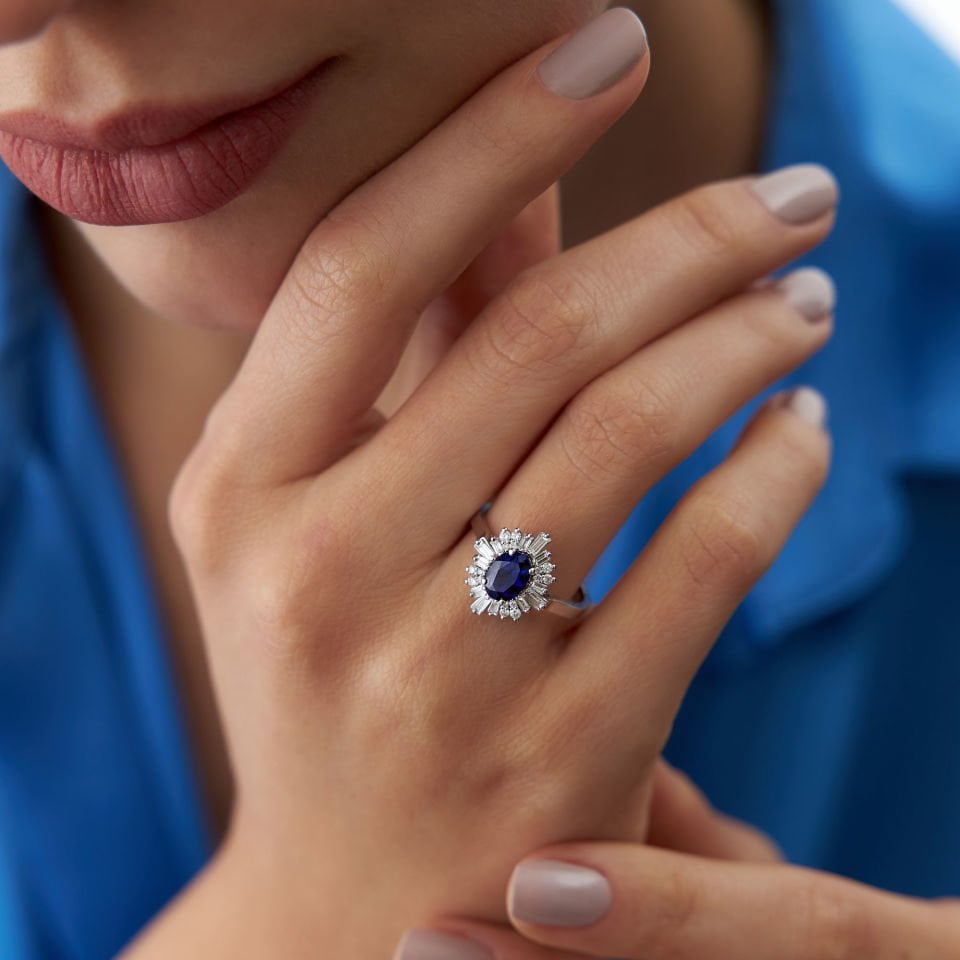 0.96 Ct Pırlanta Baget Safir Yüzük