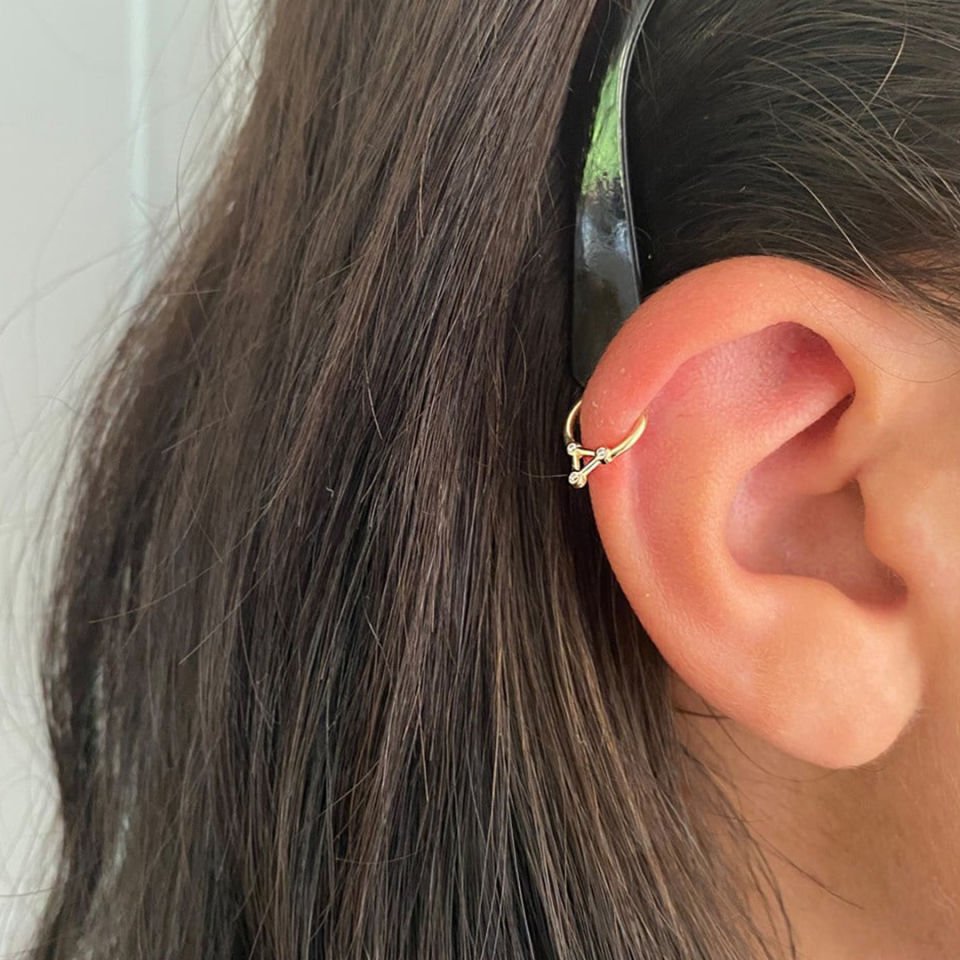 Taşlı Üçgen Helix Piercing