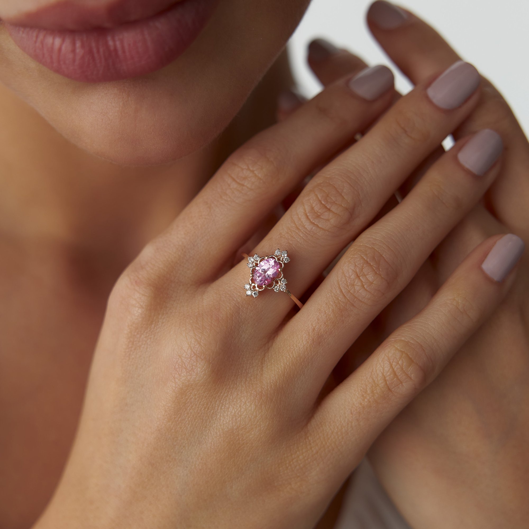 Oval Pink Sapphire Pırlanta Tasarım Yüzük