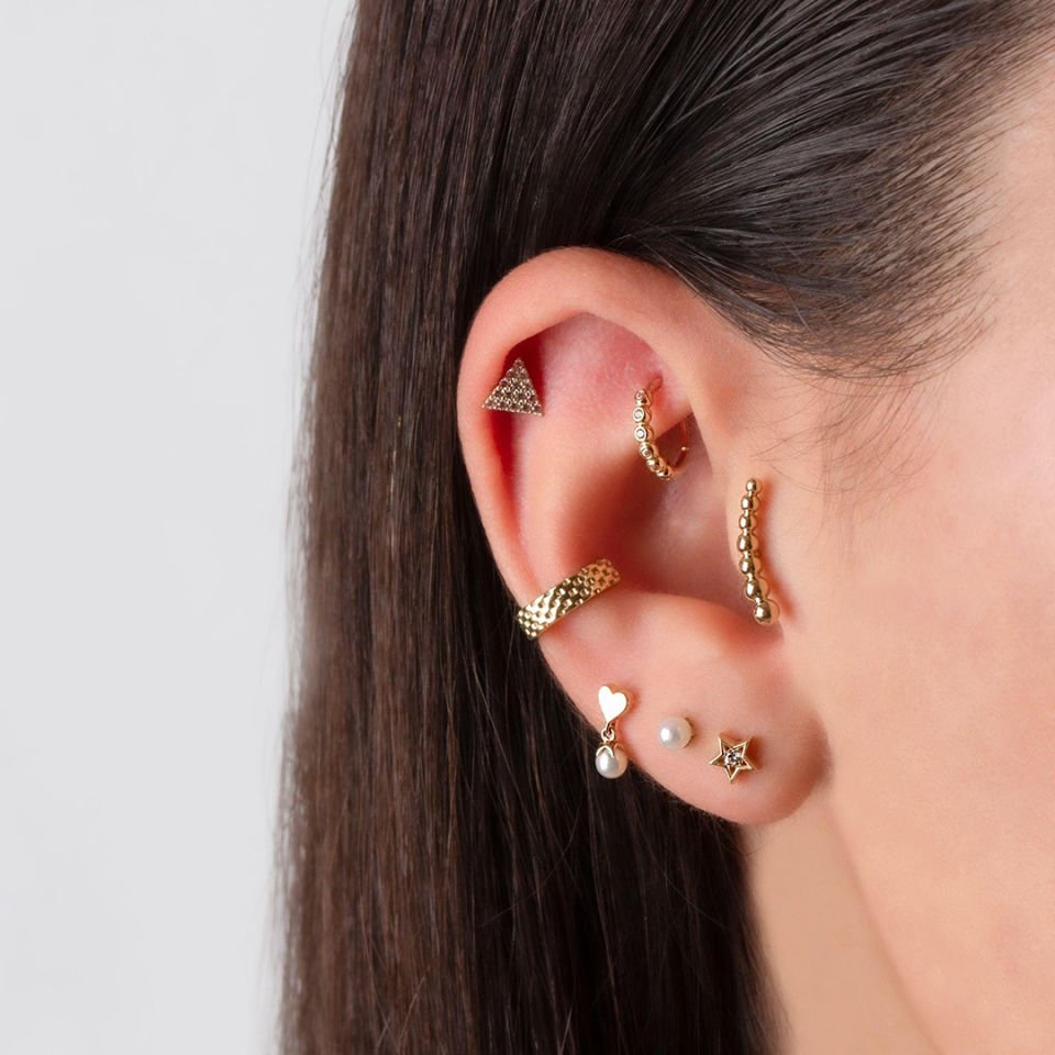 Alttan Toplu Tektaş Helix Piercing