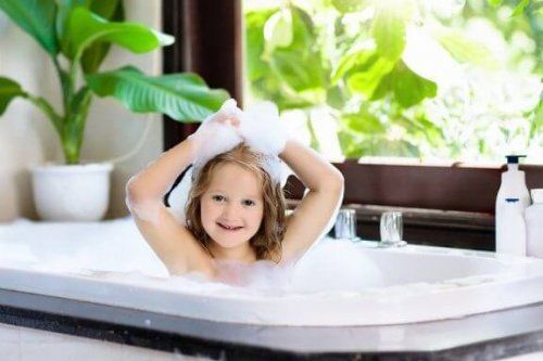 Çocuklarınızın Kendi Başına Banyo Yapmasına İzin Verin
