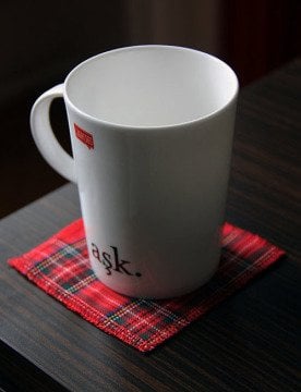 Kırmızı Küçük Ekoseli Bardak Altlığı