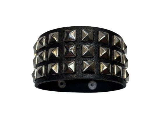 3 Sıra Piramit Detaylı Bileklik