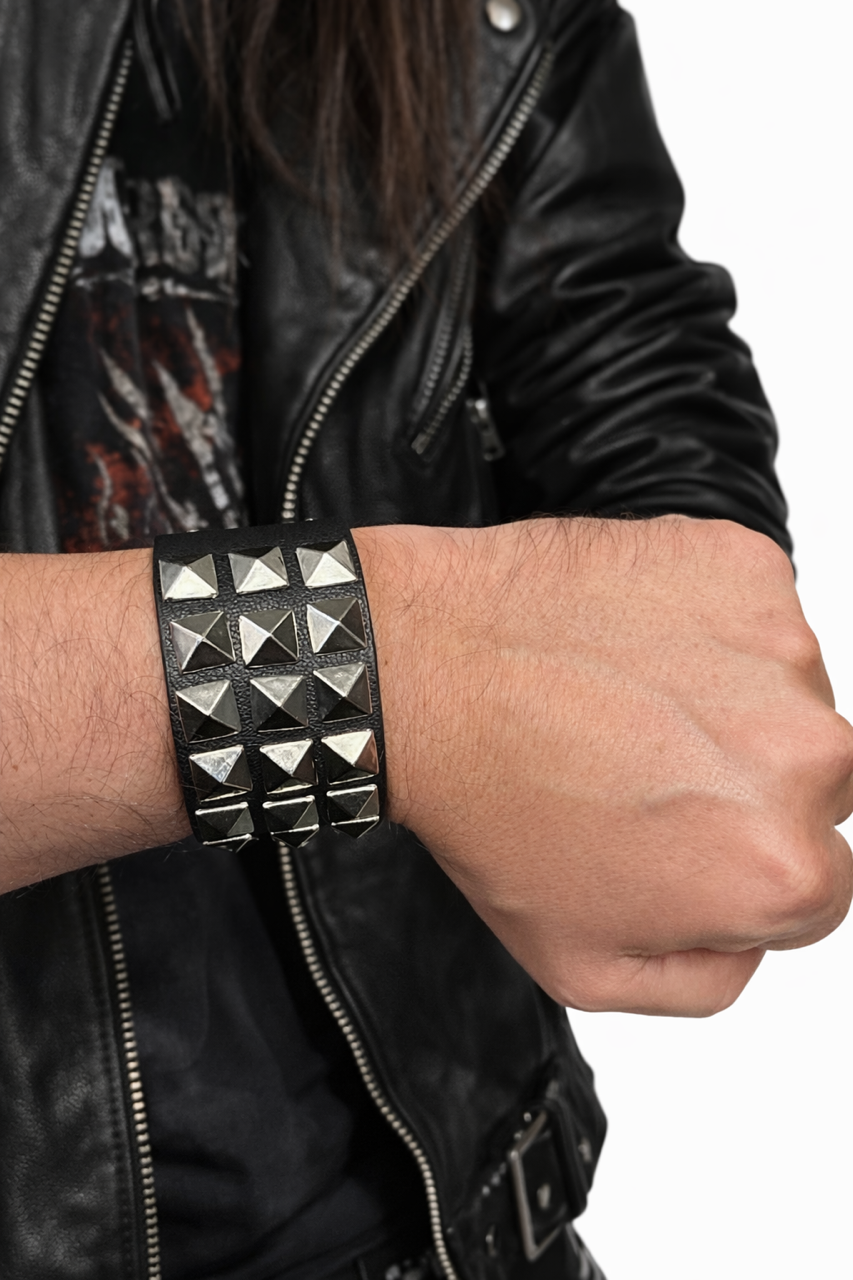 3 Sıra Büyük Piramit Detaylı Bileklik