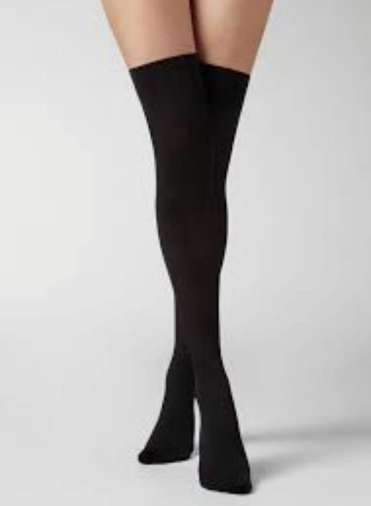 Düz Siyah Uzun Çorap