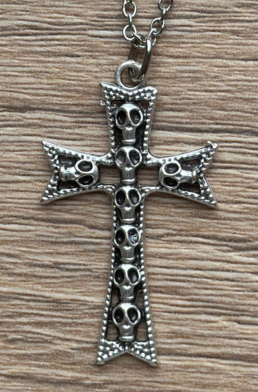 Kurukafa Detaylı Zincirli Haç Kolye