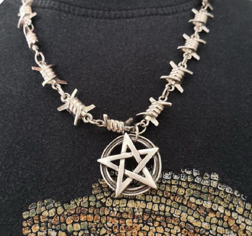 Pentagram Detaylı Dikenli Tel Choker