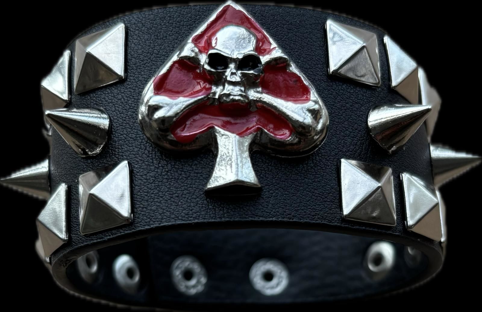 Kırmızı Maça Kurukafa Detaylı Bileklik