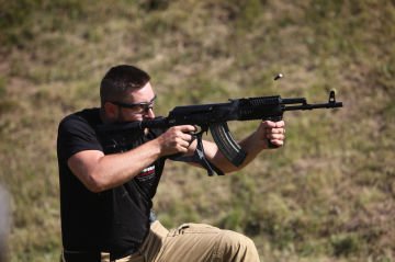 Fab Defence AK-47 Podium Hızlı Kurulum Bipod ve AGR-47 Tabanca Kabzası