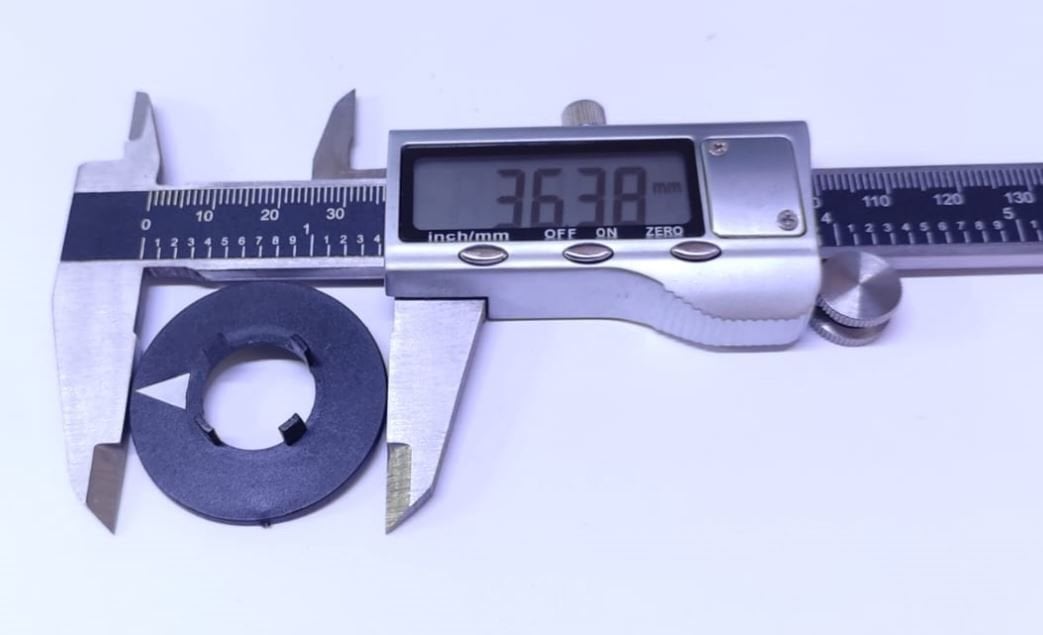 POT DÜĞMESİ HT 1600P DÜĞME SİYAH OKLU ALTLIK İÇ ÇAP 16MM