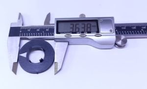 POT DÜĞMESİ HT 1600P DÜĞME SİYAH OKLU ALTLIK İÇ ÇAP 16MM