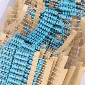Direnç Seti 2W Metal Film %1 10'ar Adet Toplamda 640 Adet 64 Çeşit Şeffaf Çantada