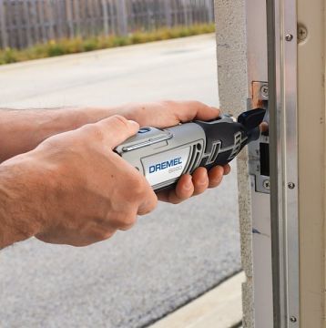 DREMEL 8220 Li-İon Akülü El Motoru (45 Aksesuarlı)