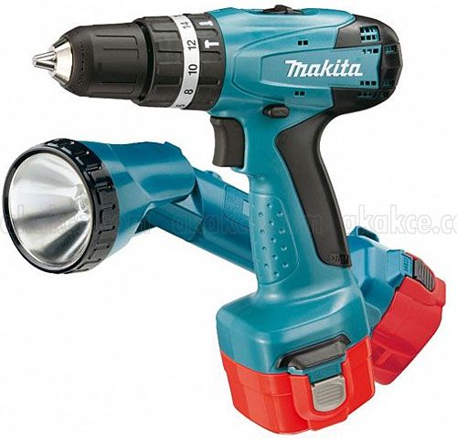 Makita 8271DWPLE Akülü Darbeli Matkap + Fener Seti