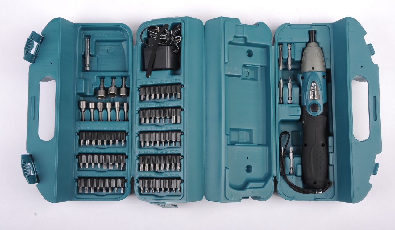 Makita 6723DW 4,8 V Şarjlı Tornavida + 80 Parça Aksesuar Seti