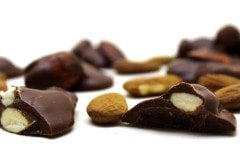 Dark Brown Roş Çikolata Bademli Sütlü Roche Çikolatası