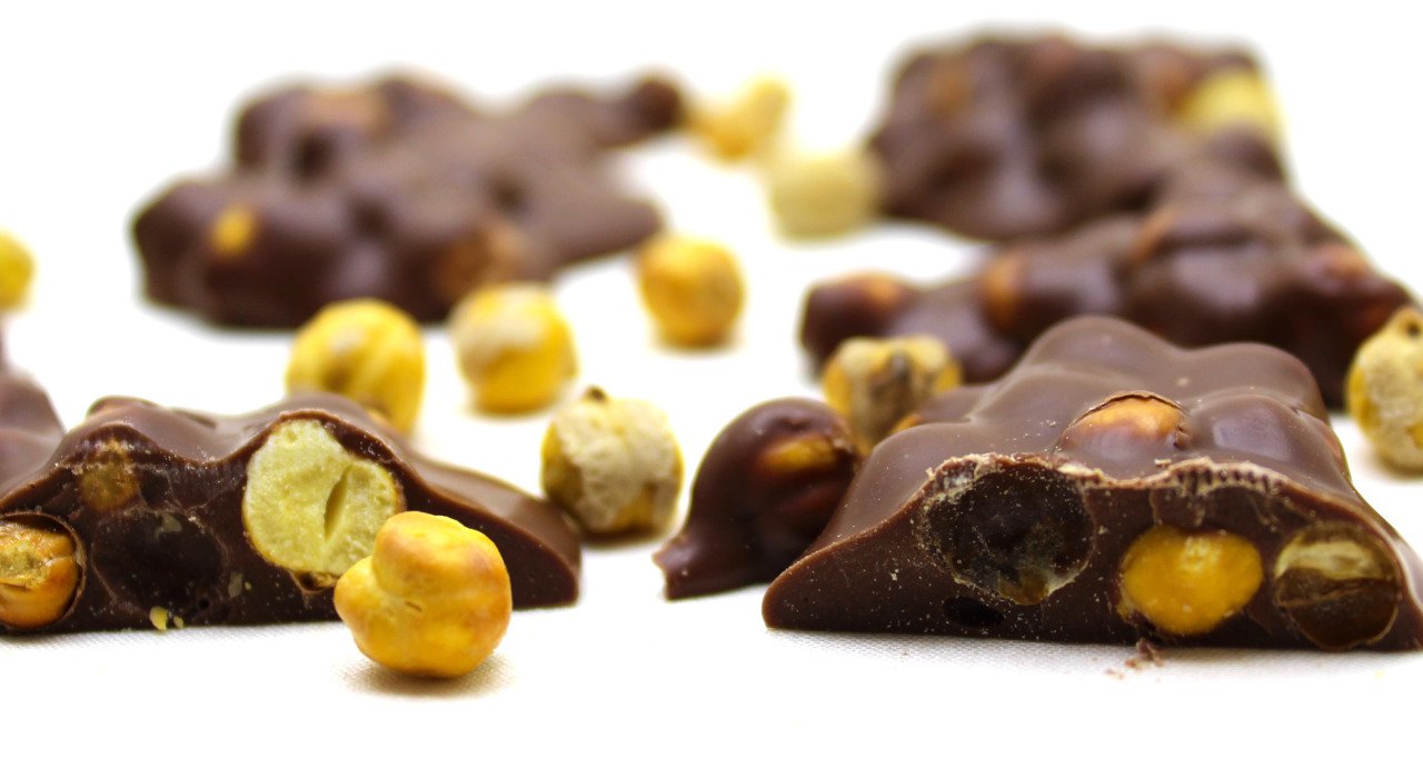 Dark Brown Roş Çikolata Ağın Leblebili Sütlü Roche Çikolata Tatlı Tuzlu Lezzet