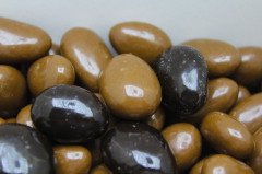 Dark Brown Bademli Çikolata Dolgulu Bitter ve Sütlü Draje