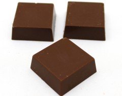 Dark Brown Bayram Çikolatası Fındık Parçacıklı Sargılı Kare Çikolata 1000Gr