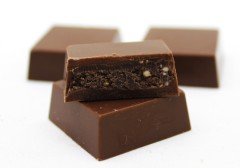 Dark Brown Bayram Çikolatası Fındık Parçacıklı Sargılı Kare Çikolata 500Gr
