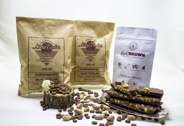 Nuri Toplar 500 Gram Taze Çekim Türk Kahvesi & 250 Gr Antep Fıstıklı Sütlü Beyoğlu Çikolatası
