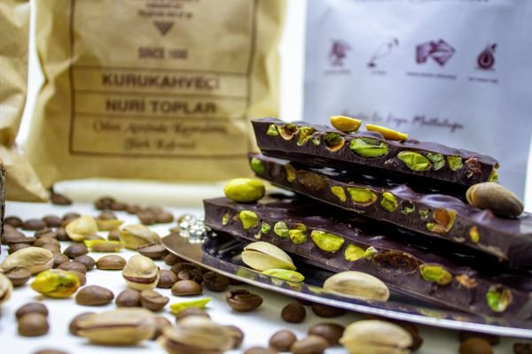 Nuri Toplar 500 Gram Taze Çekim Türk Kahvesi & 250 Gr Antep Fıstıklı Bitter Beyoğlu Çikolatası